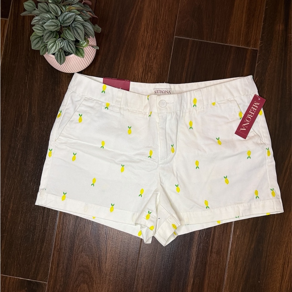 Merona Women’s shorts, white with lemons, size 10, NWT